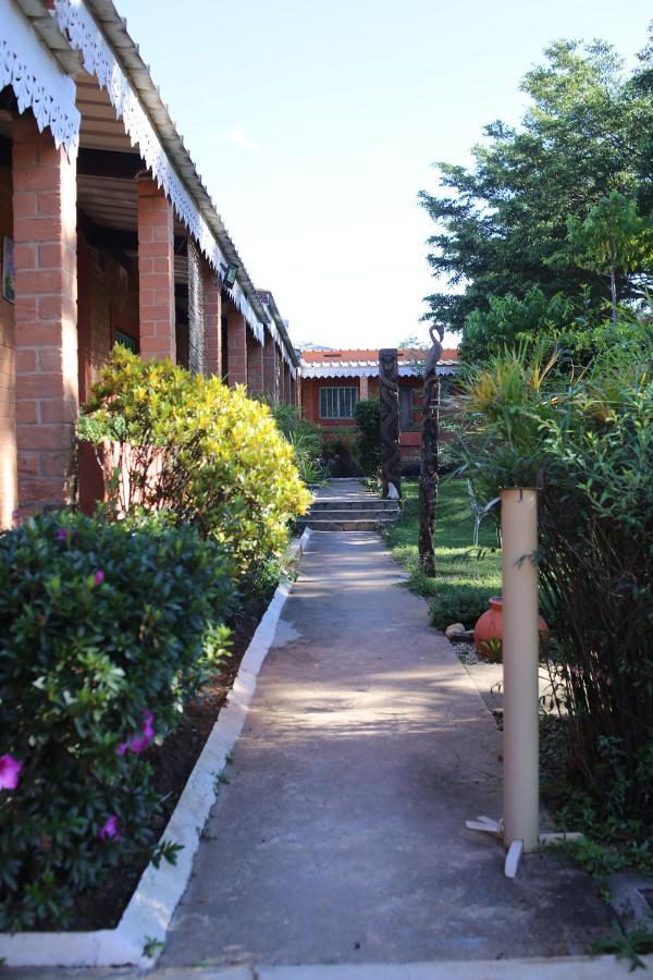 Hotel Mahavelo Antananarivo Exterior foto